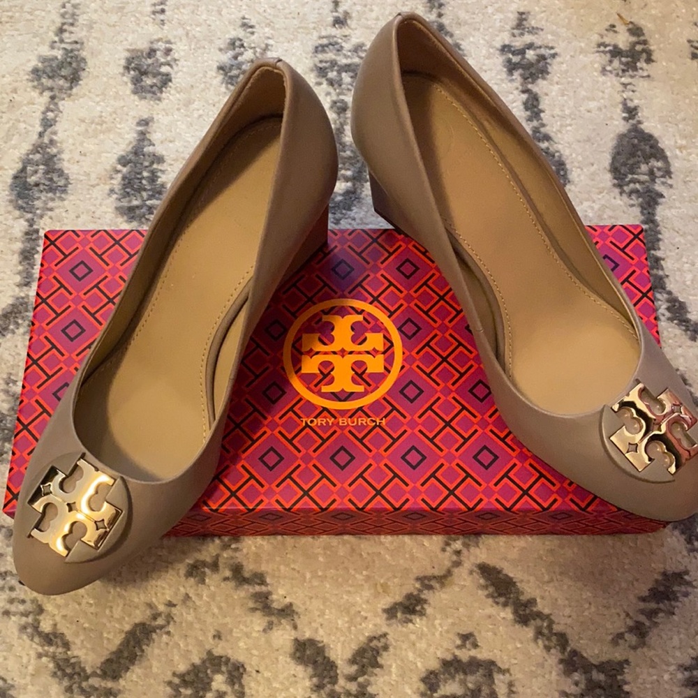 Tory Burch Luna Wedge gray leather size 7 nwb